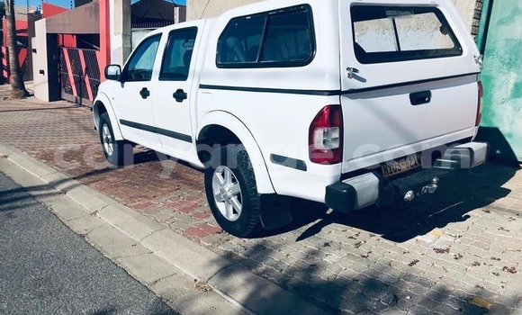 Acheter Occasion Voiture Isuzu KB Blanc à Windhoek, Namibie Acheter Occasion Voiture Isuzu KB Blanc à Windhoek, Namibie
