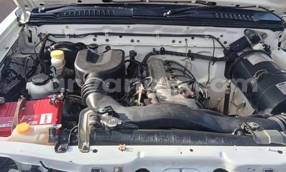 Acheter Occasion Voiture Nissan Hardbody Blanc à Windhoek, Namibie Acheter Occasion Voiture Nissan Hardbody Blanc à Windhoek, Namibie