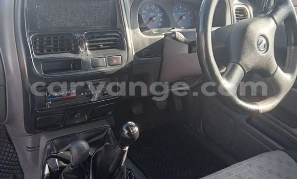 Acheter Occasion Voiture Nissan Hardbody Blanc à Windhoek, Namibie Acheter Occasion Voiture Nissan Hardbody Blanc à Windhoek, Namibie