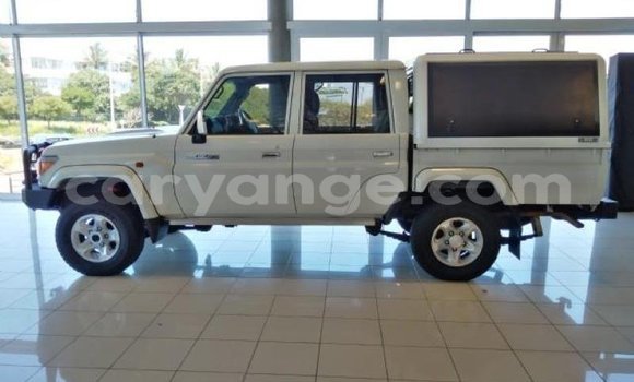 Buy Used Toyota Land Cruiser White Car in Windhoek in Namibia Buy Used Toyota Land Cruiser White Car in Windhoek in Namibia