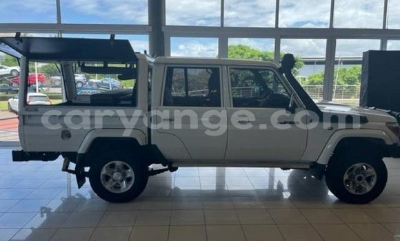 Buy Used Toyota Land Cruiser White Car in Windhoek in Namibia Buy Used Toyota Land Cruiser White Car in Windhoek in Namibia