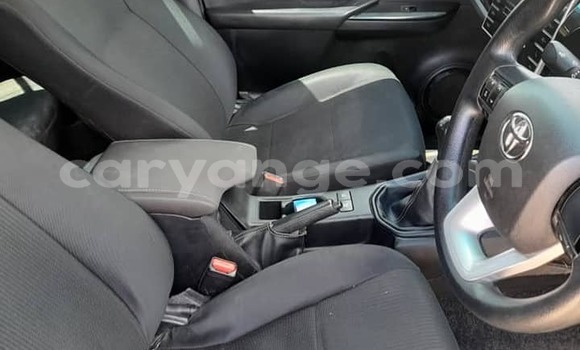 Acheter Occasion Voiture Toyota Hilux Blanc à Windhoek, Namibie Acheter Occasion Voiture Toyota Hilux Blanc à Windhoek, Namibie