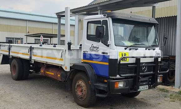 Buy Used Mercedes‒Benz Truck White Truck in Mariental in Namibia