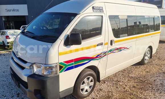 Buy Used Toyota Grand HiAce White Car in Kuisebmond in Erongo Buy Used Toyota Grand HiAce White Car in Kuisebmond in Erongo