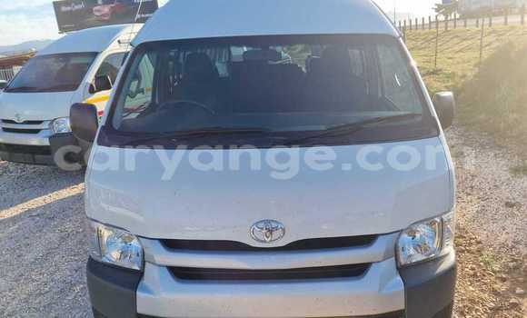Buy Used Toyota Grand HiAce White Car in Kuisebmond in Erongo Buy Used Toyota Grand HiAce White Car in Kuisebmond in Erongo