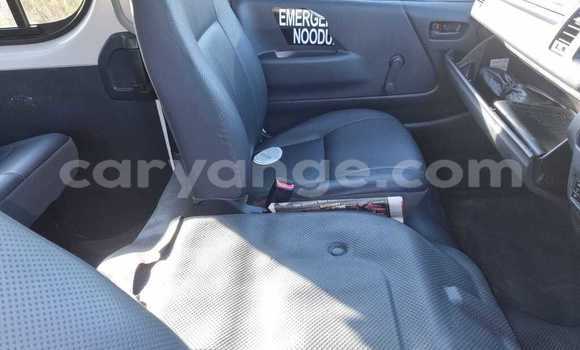 Buy Used Toyota Grand HiAce White Car in Kuisebmond in Erongo Buy Used Toyota Grand HiAce White Car in Kuisebmond in Erongo