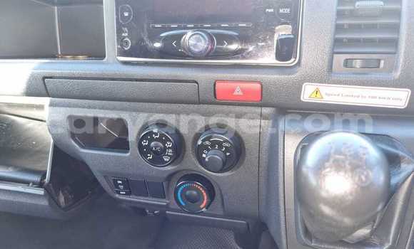 Buy Used Toyota Grand HiAce White Car in Kuisebmond in Erongo Buy Used Toyota Grand HiAce White Car in Kuisebmond in Erongo