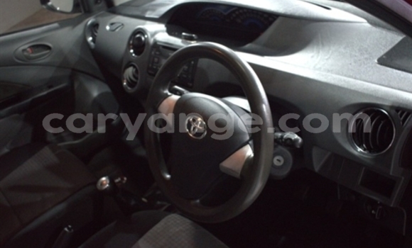 Acheter Occasion Voiture Toyota Etios Rouge à Windhoek, Namibie Acheter Occasion Voiture Toyota Etios Rouge à Windhoek, Namibie