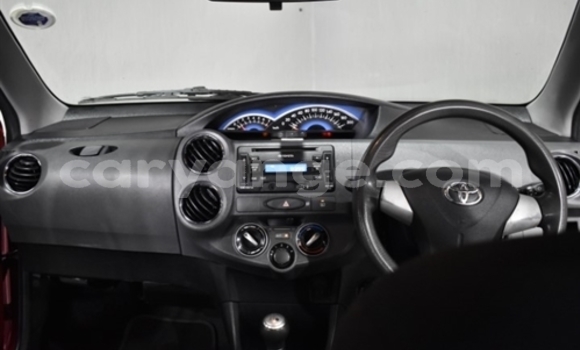 Acheter Occasion Voiture Toyota Etios Rouge à Windhoek, Namibie Acheter Occasion Voiture Toyota Etios Rouge à Windhoek, Namibie