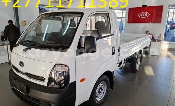 Buy Used Kia K7 White Car in Windhoek in Namibia