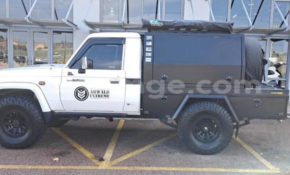 Acheter Occasion Voiture Toyota Land Cruiser Blanc à Windhoek, Namibie Acheter Occasion Voiture Toyota Land Cruiser Blanc à Windhoek, Namibie