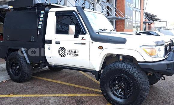Acheter Occasion Voiture Toyota Land Cruiser Blanc à Windhoek, Namibie Acheter Occasion Voiture Toyota Land Cruiser Blanc à Windhoek, Namibie