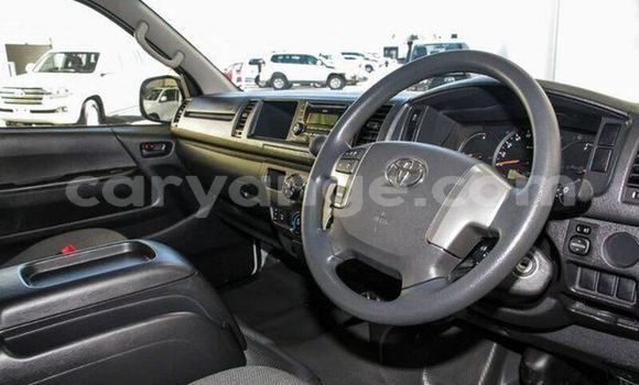 Acheter Occasion Voiture Toyota Hi Ace Blanc à Windhoek, Namibie Acheter Occasion Voiture Toyota Hi Ace Blanc à Windhoek, Namibie