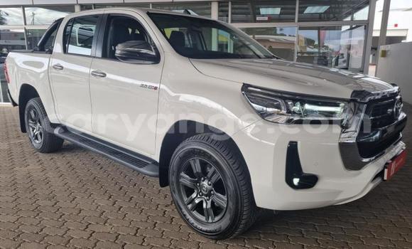 Buy Used Toyota Hilux White Car in Karasburg in Karas Buy Used Toyota Hilux White Car in Karasburg in Karas