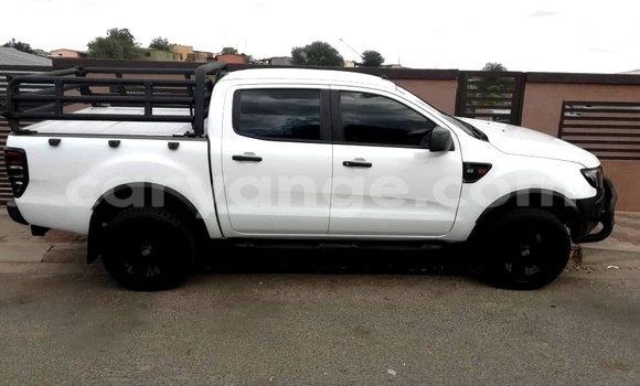 Acheter Occasion Voiture FORD MUSTANG Blanc à Windhoek, Namibie Acheter Occasion Voiture FORD MUSTANG Blanc à Windhoek, Namibie