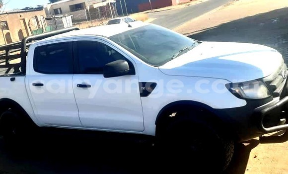 Acheter Occasion Voiture FORD MUSTANG Blanc à Windhoek, Namibie Acheter Occasion Voiture FORD MUSTANG Blanc à Windhoek, Namibie