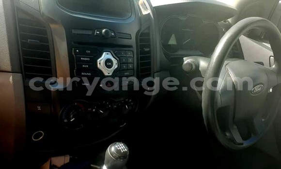 Acheter Occasion Voiture FORD MUSTANG Blanc à Windhoek, Namibie Acheter Occasion Voiture FORD MUSTANG Blanc à Windhoek, Namibie