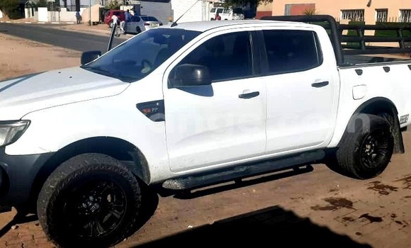 Acheter Occasion Voiture FORD MUSTANG Blanc à Windhoek, Namibie Acheter Occasion Voiture FORD MUSTANG Blanc à Windhoek, Namibie