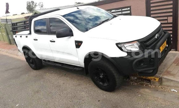 Acheter Occasion Voiture FORD MUSTANG Blanc à Windhoek, Namibie Acheter Occasion Voiture FORD MUSTANG Blanc à Windhoek, Namibie