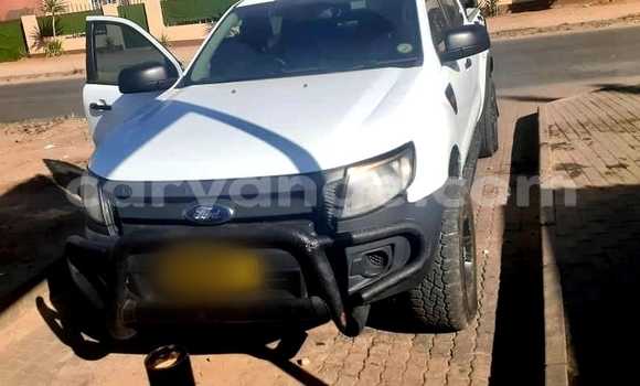 Acheter Occasion Voiture FORD MUSTANG Blanc à Windhoek, Namibie Acheter Occasion Voiture FORD MUSTANG Blanc à Windhoek, Namibie
