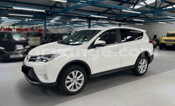 Buy Used Toyota RAV4 White Car in Henties Bay in Erongo Buy Used Toyota RAV4 White Car in Henties Bay in Erongo
