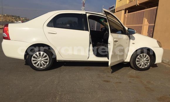 Acheter Occasion Voiture Toyota Etios Blanc à Windhoek, Namibie Acheter Occasion Voiture Toyota Etios Blanc à Windhoek, Namibie