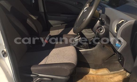 Acheter Occasion Voiture Toyota Etios Blanc à Windhoek, Namibie Acheter Occasion Voiture Toyota Etios Blanc à Windhoek, Namibie