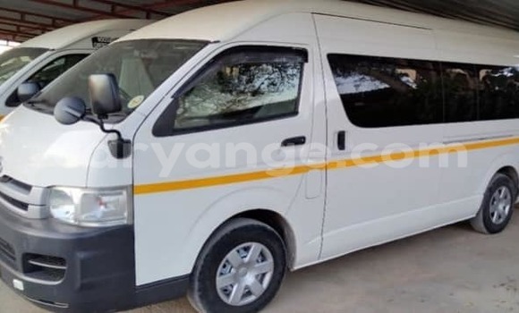 Buy Used Toyota Hi Ace White Car in Windhoek in Namibia