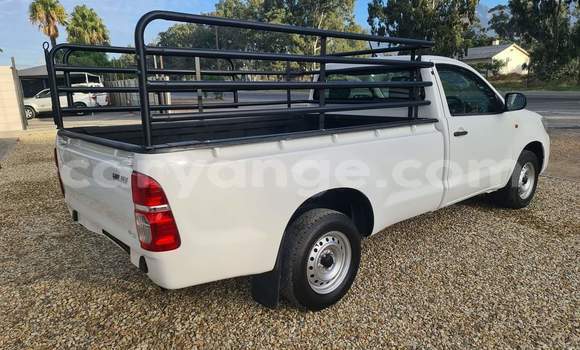 Acheter Occasion Voiture Toyota Hilux Blanc à Swakopmund, Namibie Acheter Occasion Voiture Toyota Hilux Blanc à Swakopmund, Namibie