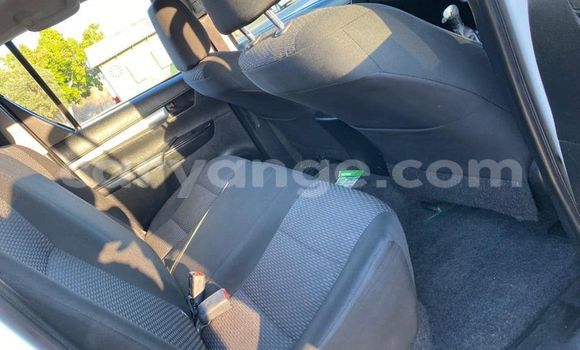 Acheter Occasion Voiture Toyota Hilux Blanc à Windhoek, Namibie Acheter Occasion Voiture Toyota Hilux Blanc à Windhoek, Namibie