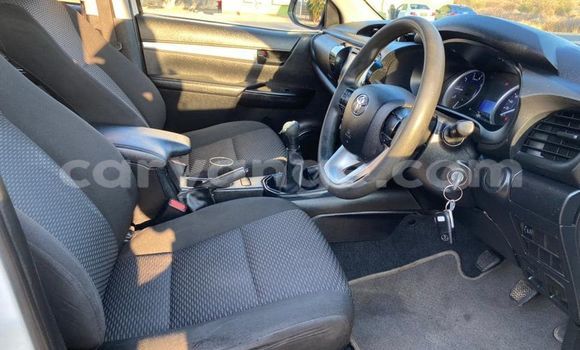 Acheter Occasion Voiture Toyota Hilux Blanc à Windhoek, Namibie Acheter Occasion Voiture Toyota Hilux Blanc à Windhoek, Namibie