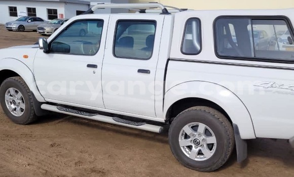 Buy Used Nissan NP 300 White Car in Walvis Bay in Namibia
