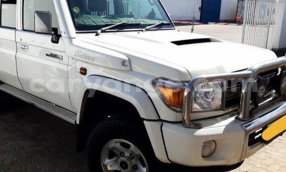 Acheter Occasion Voiture Toyota Land Cruiser Blanc à Walvis Bay, Namibie Acheter Occasion Voiture Toyota Land Cruiser Blanc à Walvis Bay, Namibie