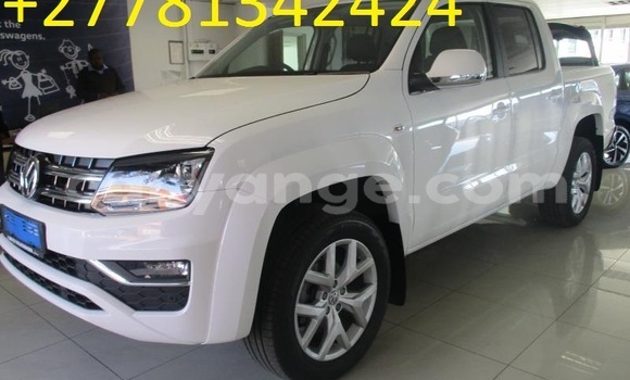 Buy Used Volkswagen Amarok White Car in Windhoek in Namibia