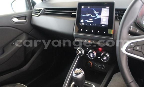 Buy Used Renault Clio Silver Car in Windhoek in Namibia Buy Used Renault Clio Silver Car in Windhoek in Namibia