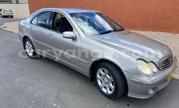 Acheter Occasion Voiture Mercedes-Benz C–Class Gris à Windhoek, Namibie Acheter Occasion Voiture Mercedes-Benz C–Class Gris à Windhoek, Namibie