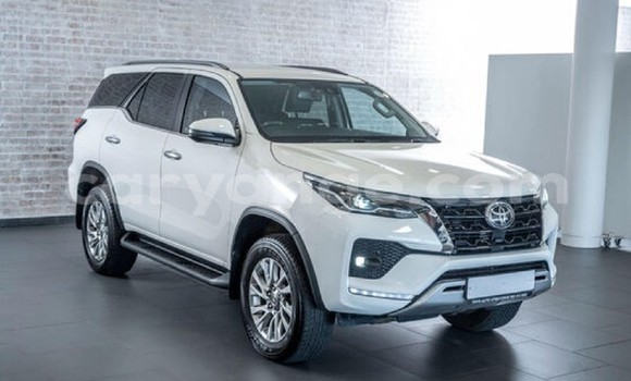 Buy Used Toyota Fortuner White Car in Windhoek in Namibia