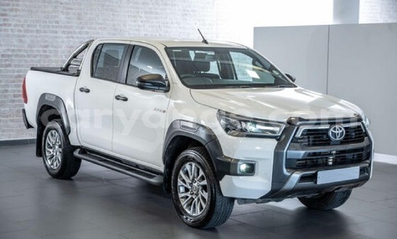 Buy Used Toyota Hilux White Car in Rundu in Namibia