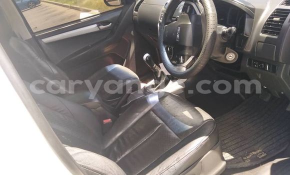 Acheter Occasion Voiture Isuzu KB Blanc à Windhoek, Namibie Acheter Occasion Voiture Isuzu KB Blanc à Windhoek, Namibie