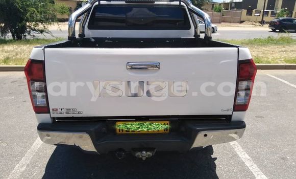 Acheter Occasion Voiture Isuzu KB Blanc à Windhoek, Namibie Acheter Occasion Voiture Isuzu KB Blanc à Windhoek, Namibie