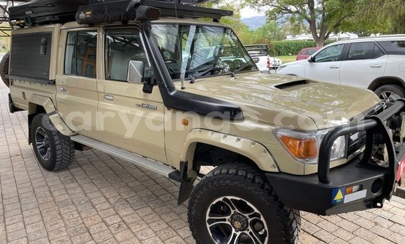 Buy Used Toyota Hilux Beige Car in Windhoek in Namibia