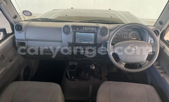 Buy Used Toyota Land Cruiser Silver Car in Windhoek in Namibia Buy Used Toyota Land Cruiser Silver Car in Windhoek in Namibia