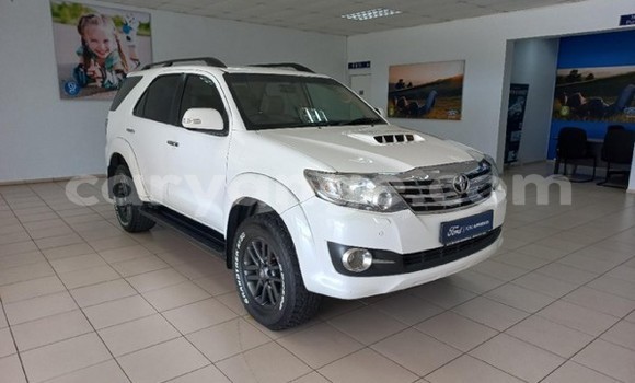 Acheter Occasion Voiture Toyota Fortuner Blanc à Windhoek, Namibie
