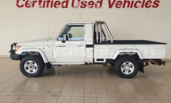 Buy Used Toyota Land Cruiser White Car in Windhoek in Namibia