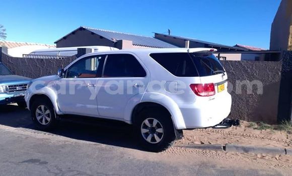 Acheter Occasion Voiture Toyota Fortuner Blanc à Windhoek, Namibie Acheter Occasion Voiture Toyota Fortuner Blanc à Windhoek, Namibie