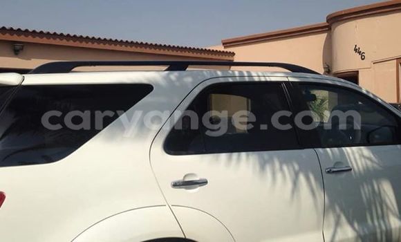 Acheter Occasion Voiture Toyota Fortuner Blanc à Windhoek, Namibie Acheter Occasion Voiture Toyota Fortuner Blanc à Windhoek, Namibie