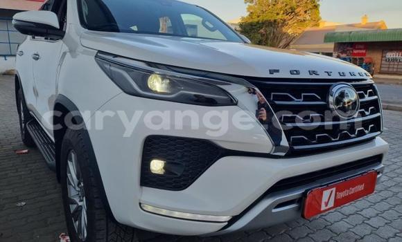 Acheter Occasion Voiture Toyota Fortuner Blanc à Karasburg, Karas Acheter Occasion Voiture Toyota Fortuner Blanc à Karasburg, Karas