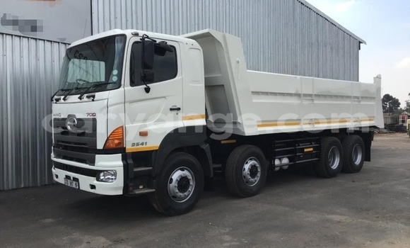 Buy Used Hino 300 Series White Truck in Windhoek in Namibia
