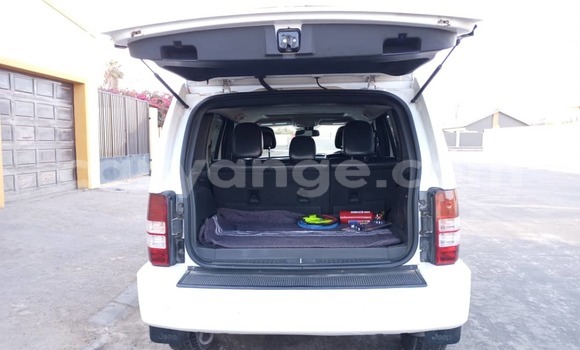 Acheter Occasion Voiture Jeep Cherokee Blanc à Walvis Bay, Namibie Acheter Occasion Voiture Jeep Cherokee Blanc à Walvis Bay, Namibie