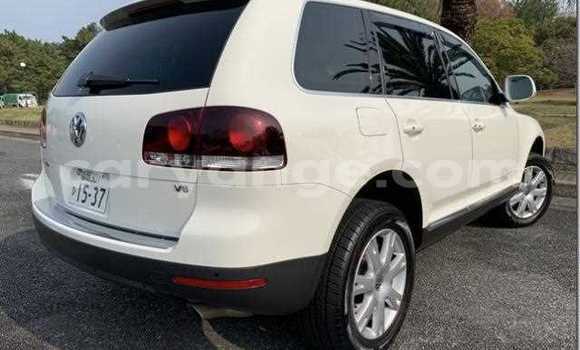 Buy Used Volkswagen Touareg White Car in Swakopmund in Namibia Buy Used Volkswagen Touareg White Car in Swakopmund in Namibia